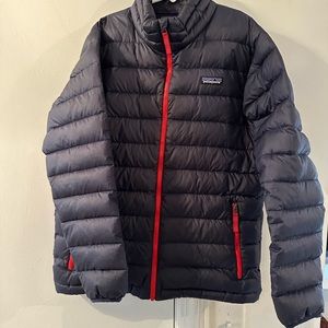 Navy puffer with red zipper Patagonia kids puffer. Great condition